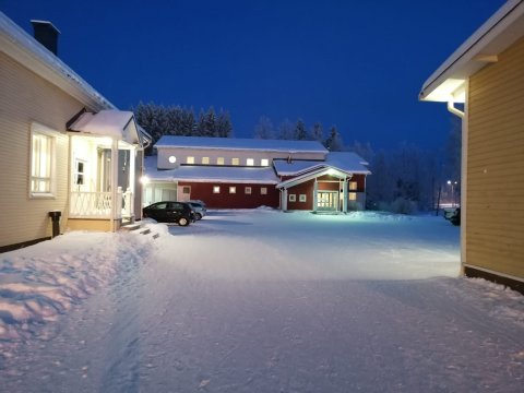 Temmeksen koulun piha helmikuussa 2021